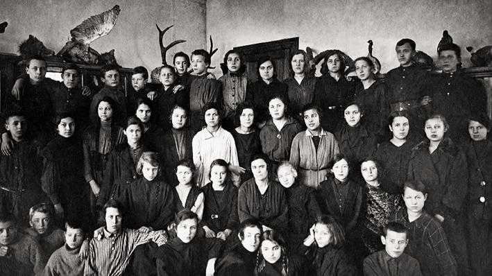 Главархив открыл выставку о развитии школьного образования в Москве