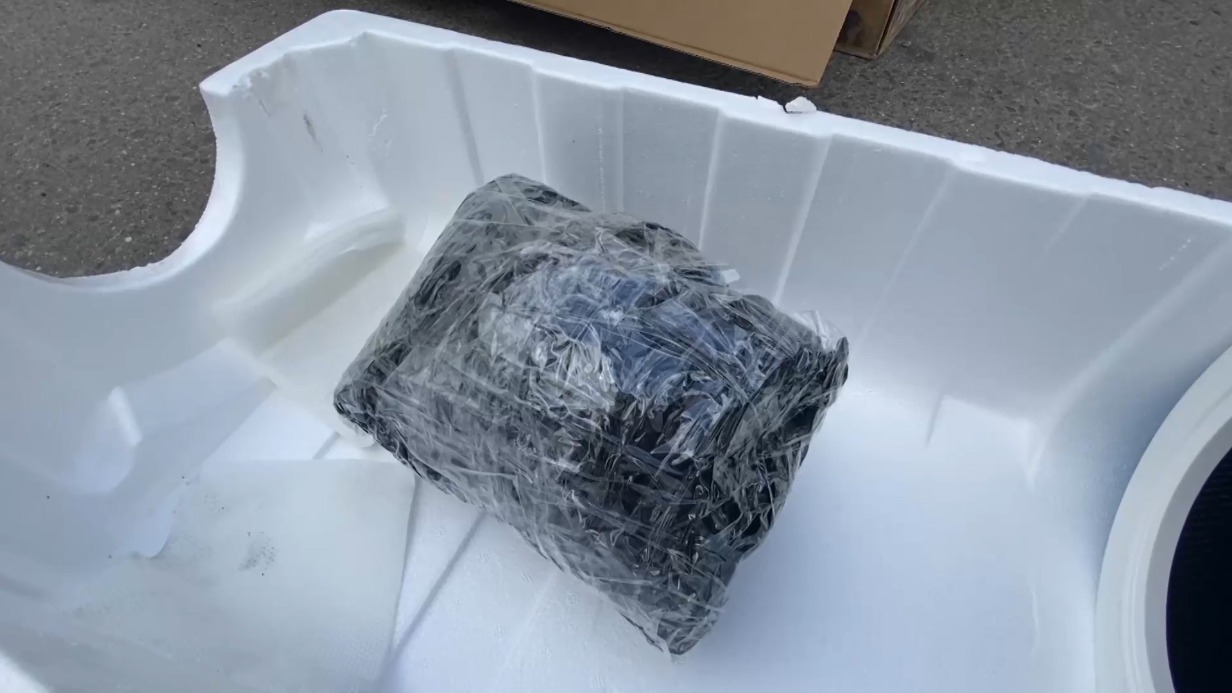 Сотрудники МВД обнаружили крупную партию наркотиков внутри очистителя воздуха