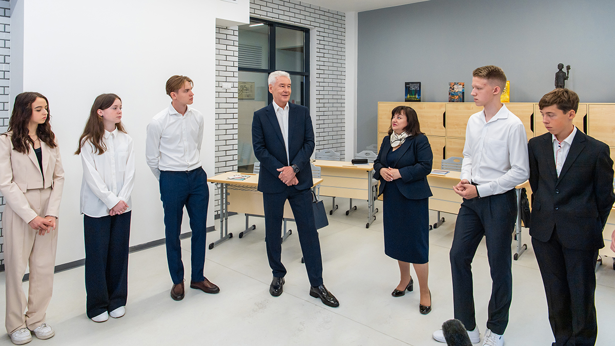 Собянин открыл новые школу и детский сад на Шелепихинской набережной