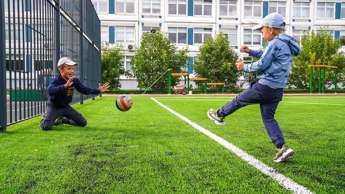 Территории 200 образовательных учреждений благоустроили к 1 сентября