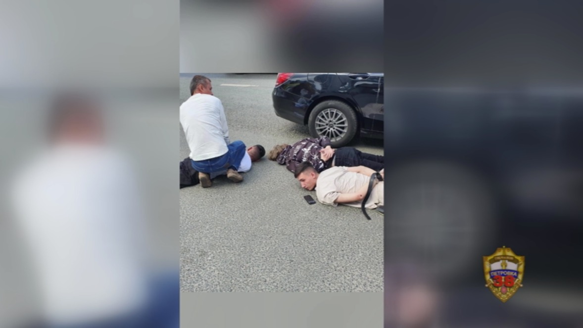 Мужчина лишился более миллиона рублей, пытаясь сохранить свои деньги