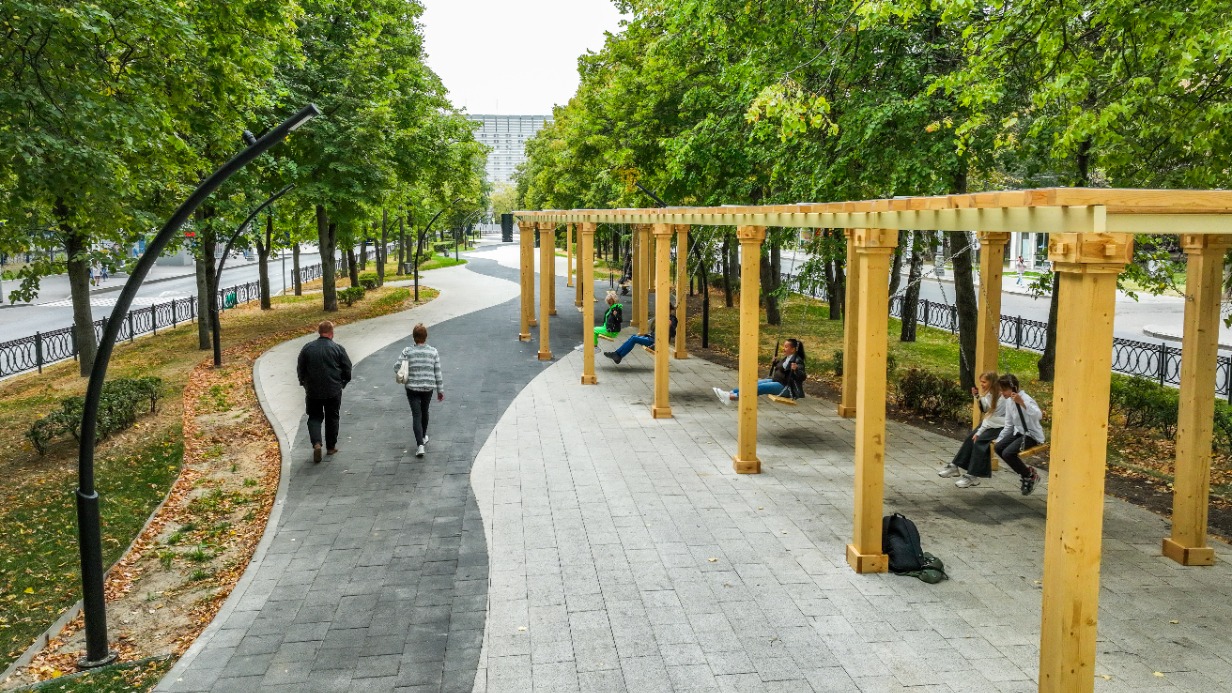 Пешеходную зону обустроили в столичном районе Зюзино