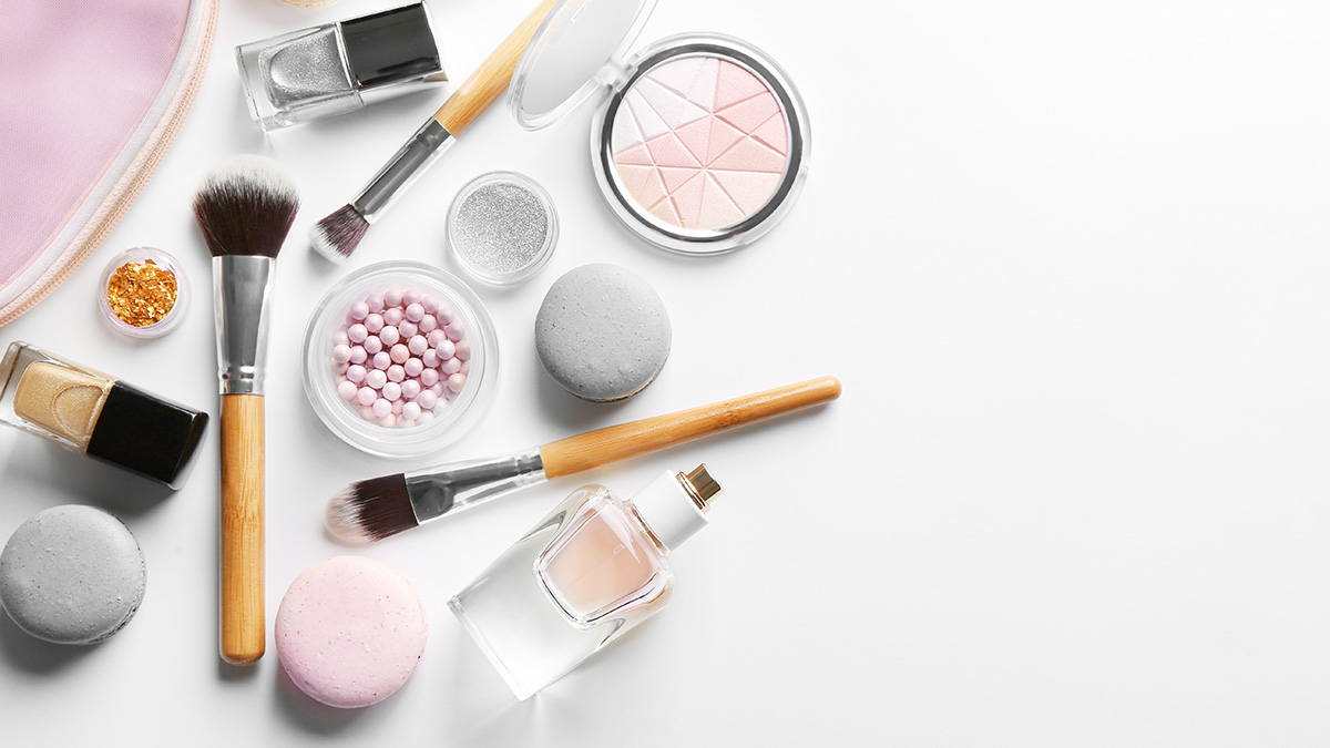 Как носить макияж в жару