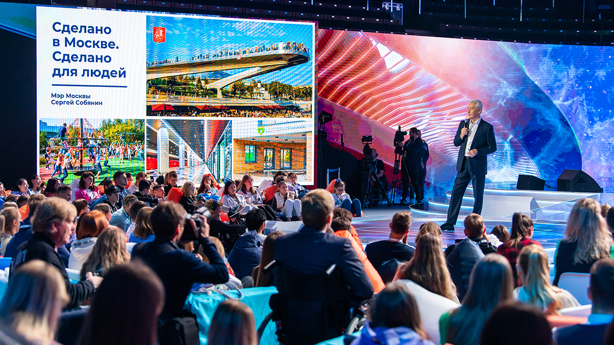 Собянин рассказал о перспективах использования МЭШ во всех школах России