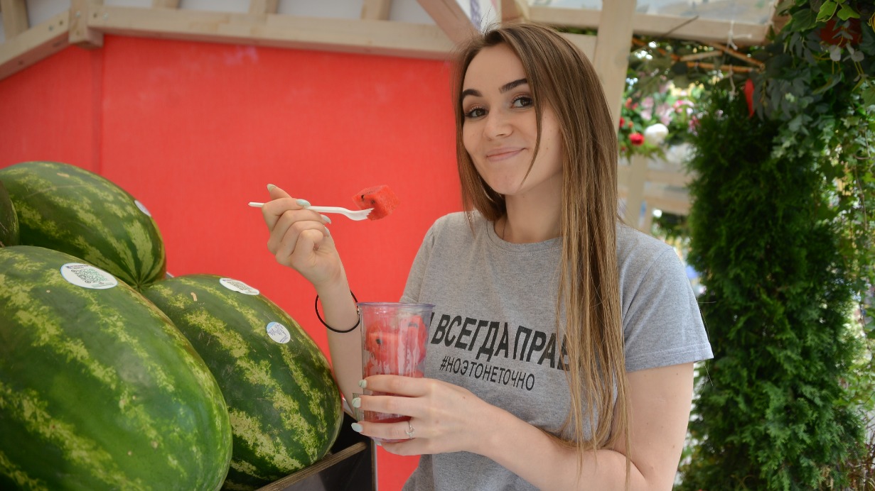 Москвичка Галина Куренинова на одной из площадок фестиваля «Цветочный джем», который можно будет посетить и в дни празднования юбилея столицы 