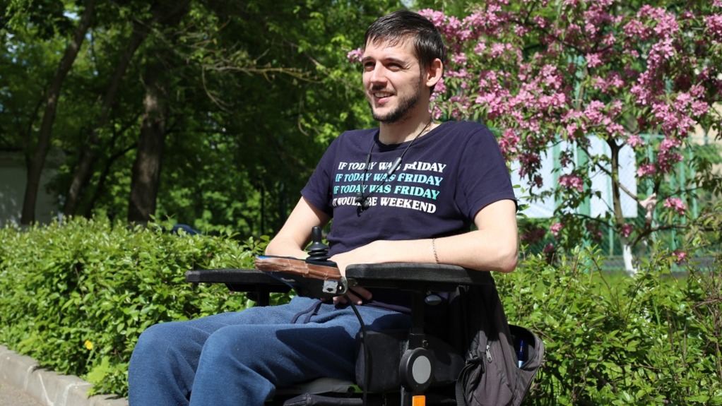 «Когда можешь все делать сам — это фантастика»: как реабилитация помогает москвичам вернуться к привычной жизни 