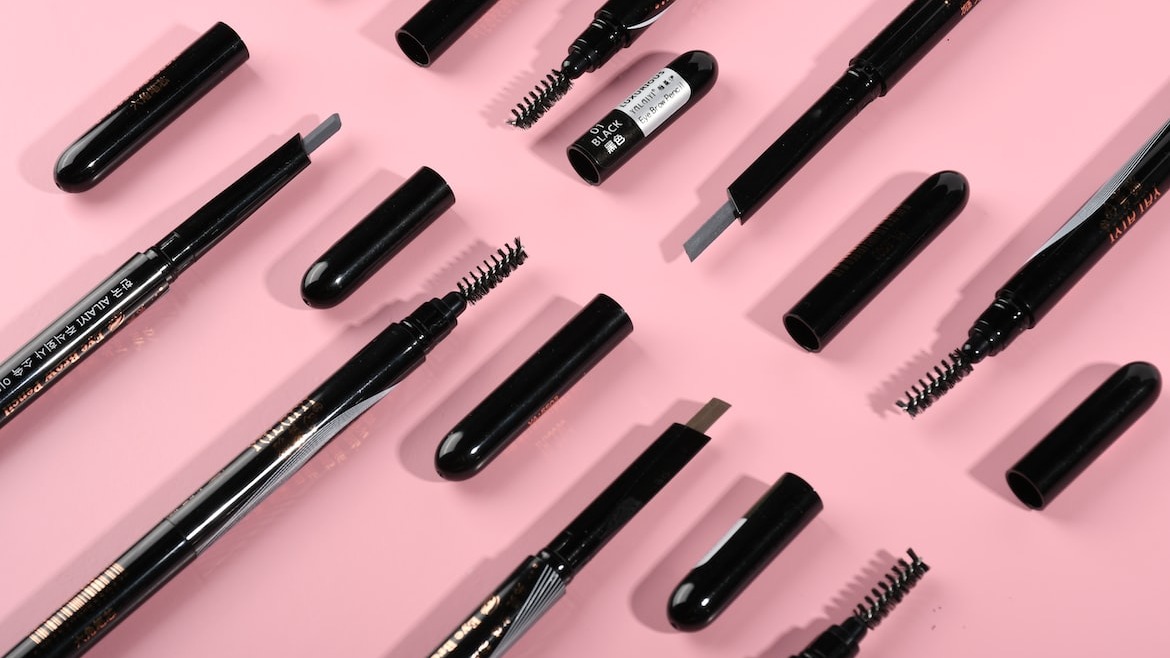 Стрелки бывают разные: главные тренды макияжа этой осенью