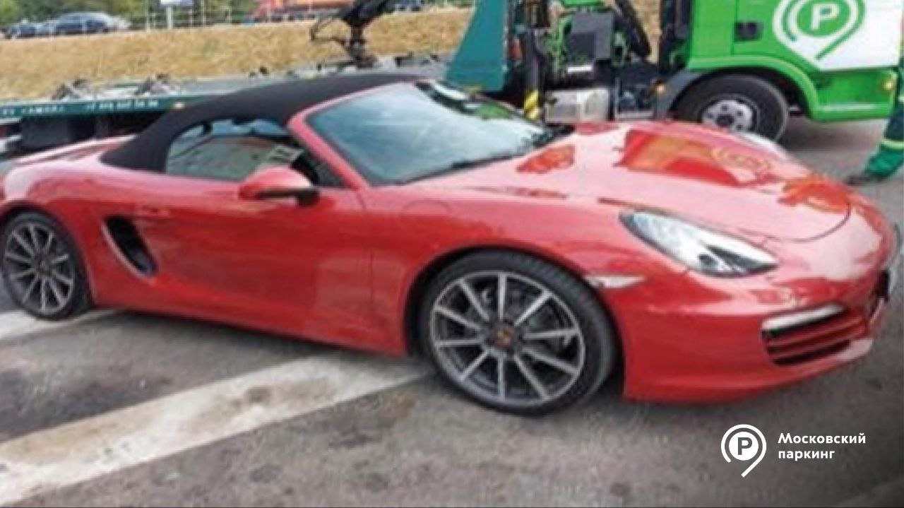 Почти 1,4 тысячи люксовых автомобилей эвакуировали за нарушение парковки за лето