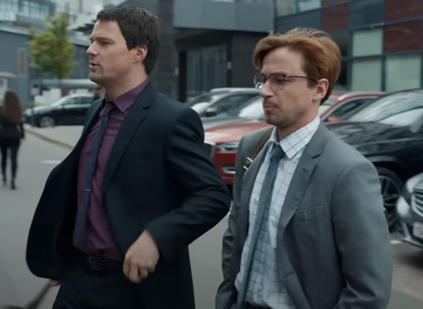 Вышел трейлер сериала «Надвое» с Петровым и Козловским в главных ролях