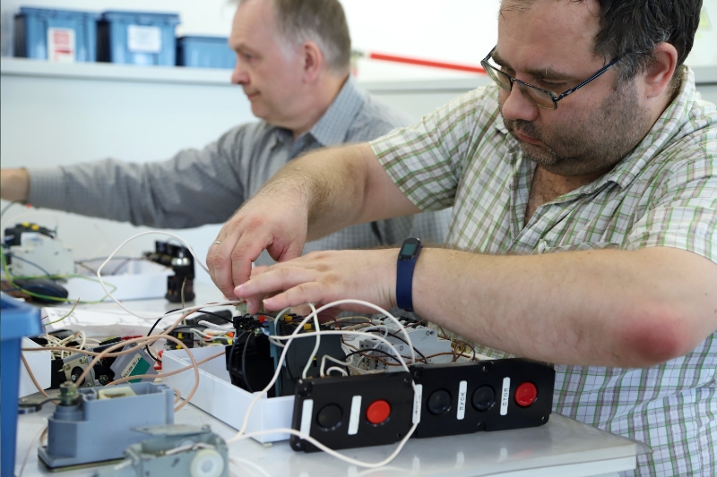 Есть спрос — создаем предложение: пройти переквалификацию и найти работу помогут в центре «Профессионал»