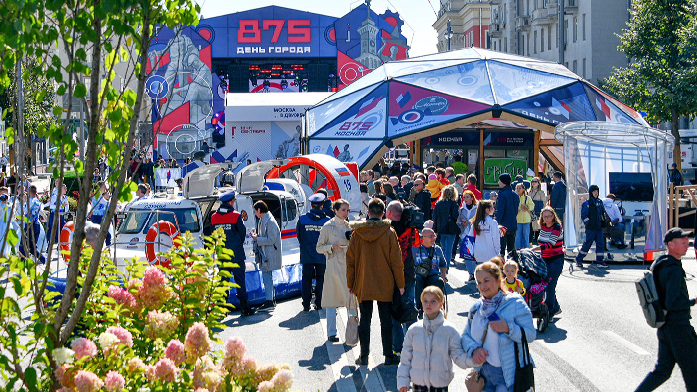 Тверскую улицу открыли для гуляний в честь Дня города