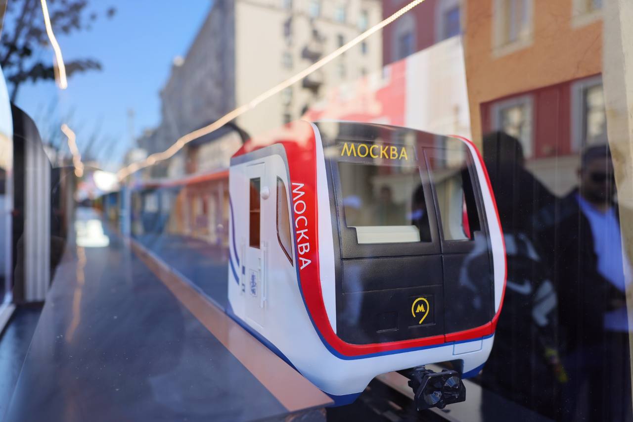 Дептранс рассказал о выставленном на Тверской улице вагоне метро