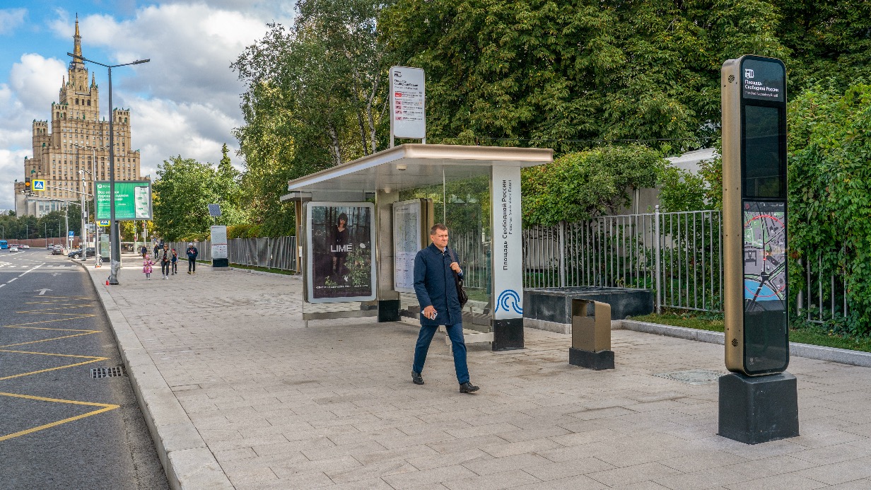 Завершились основные работы по благоустройству Конюшковской улицы в Москве