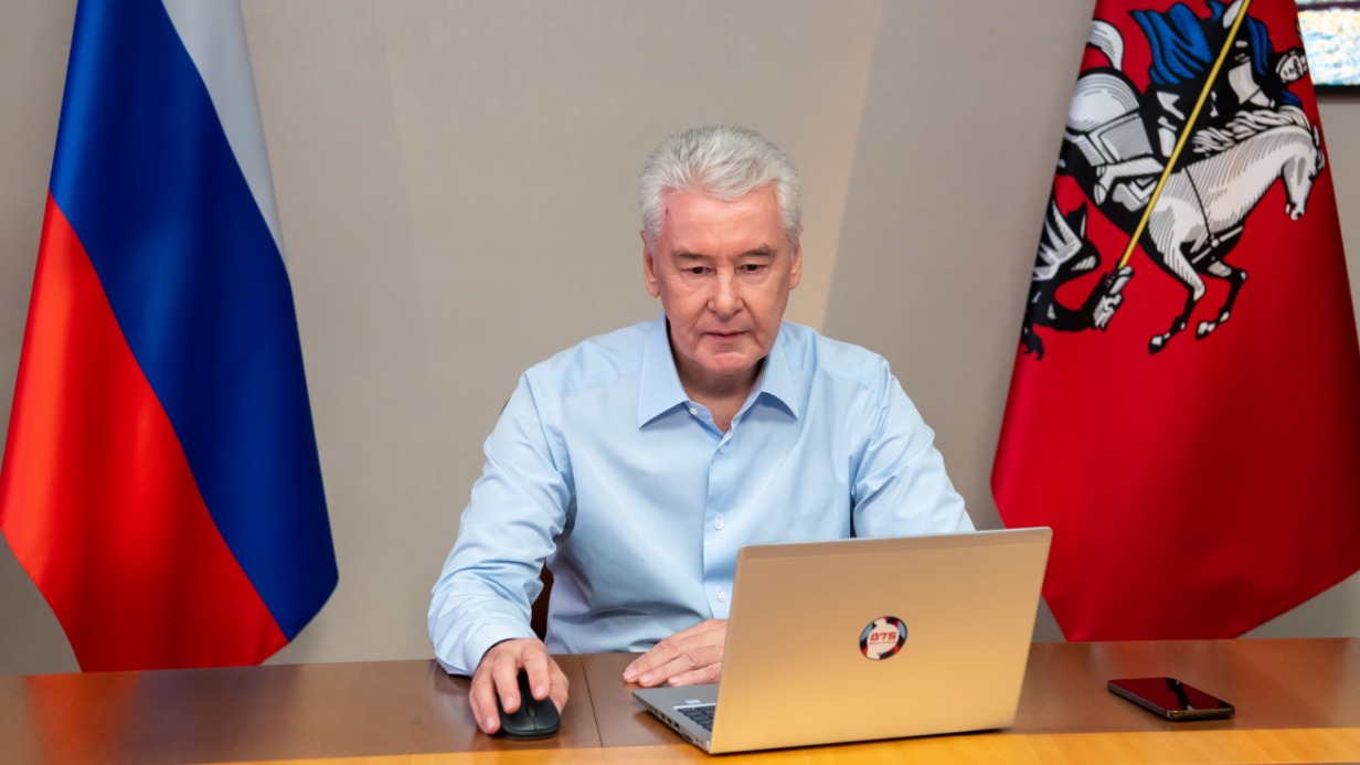 Мэр Москвы Сергей Собянин голосует дистанционно на выборах депутатов муниципальных образований столицы. Он использовал именно электронный способ голосования, потому что это быстро, удобно и надежно 