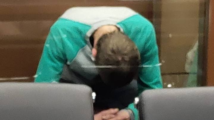 Суд арестовал мужчину, который угрожал сбросить свою годовалую дочь с 13 этажа в Новокосине