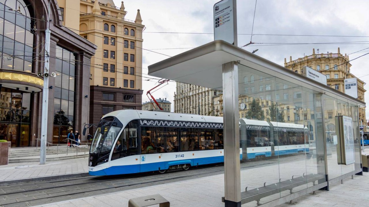 Новые приподнятые платформы для трамваев появились в центре Москвы