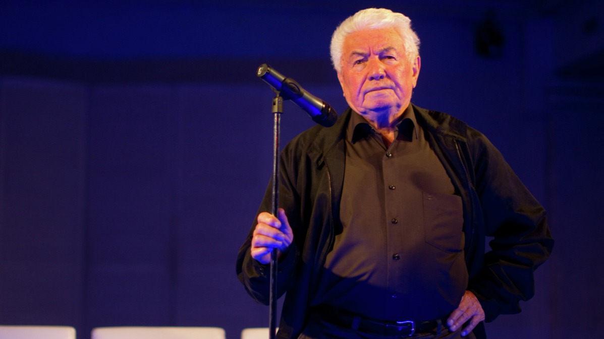 Писатель Владимир Войнович на творческой встрече в театре «Мост»