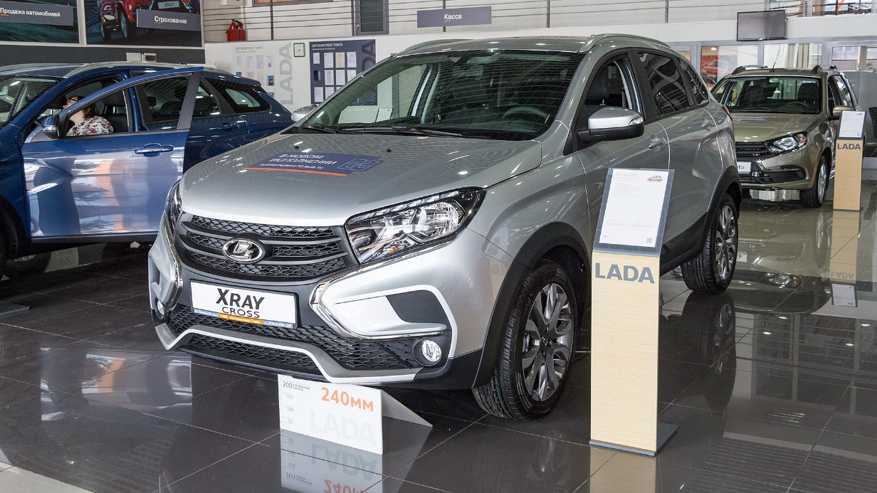 АвтоВАЗ снял с производства Lada XRay из-за высокой доли импортируемых компонентов