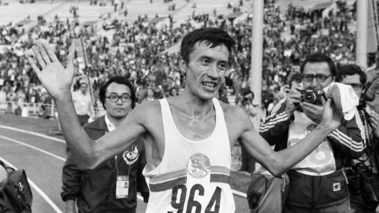 Марафонец Леонид Мосеев в финальном забеге VII летней Спартакиады народов СССР