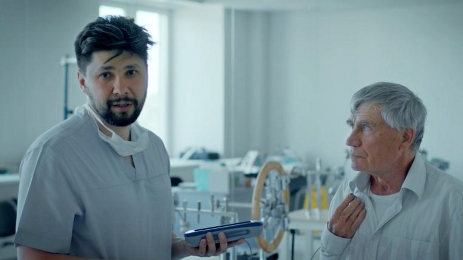 Кадр из фильма «Чип внутри меня» режиссера Юлии Киселевой рассказывает о том, к чему ведут открытия последних десятилетий и какие вопросы они порождают