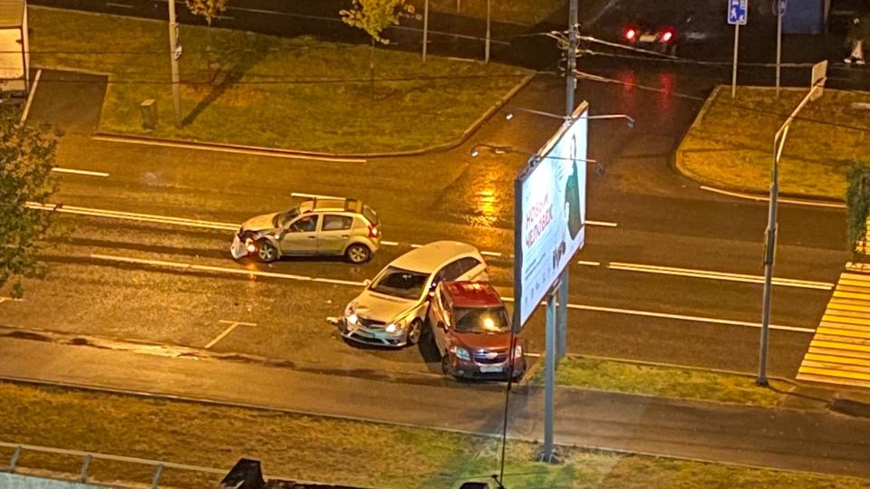 ДТП с участием трех автомобилей произошло на юго-западе Москвы