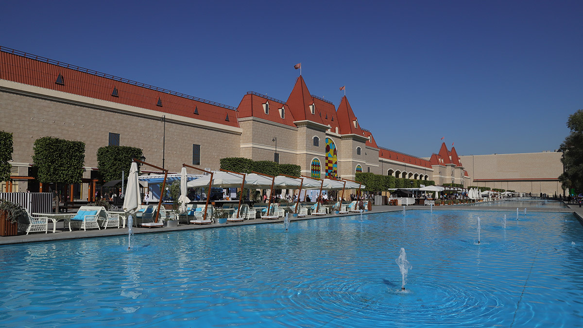 Собянин сообщил, что в районах Москвы заработают открытые бассейны с подогревом