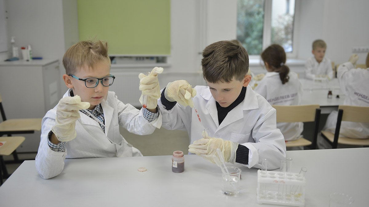 Психиатр Вилков объяснил, почему опасно ругать детей за плохие оценки