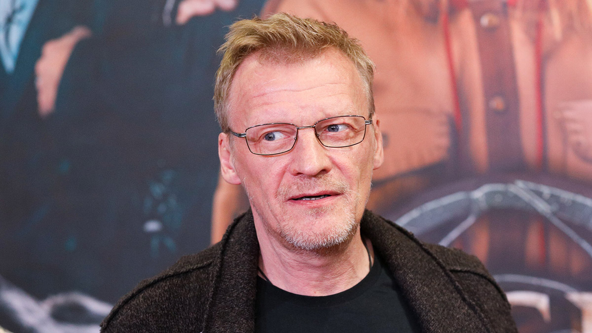 Жена Серебрякова опровергла слухи о госпитализации актера