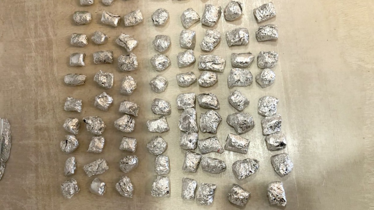 При проверке документов нервный мужчина признался полицейским, что у него есть кокаин