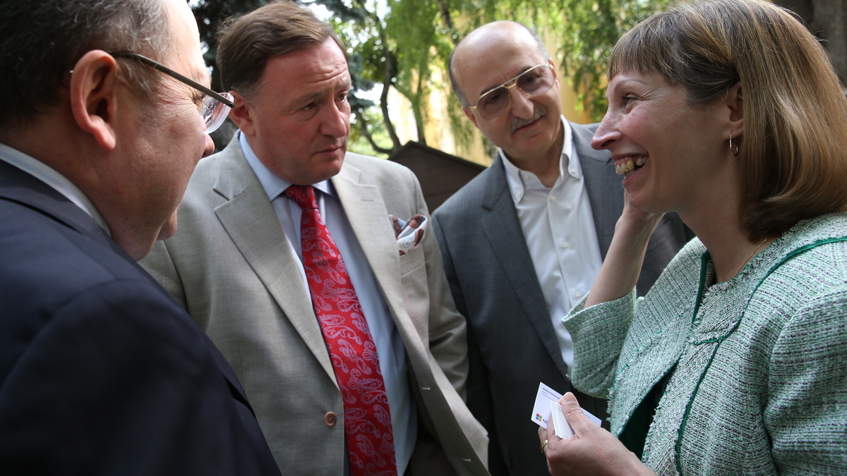 МИД: Россия дала согласие на назначение Линн Трейси послом США