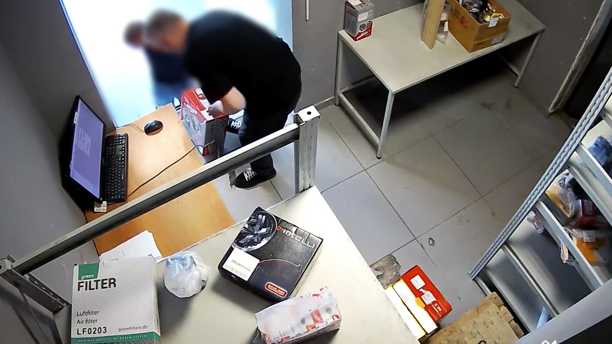 Сотрудник компании по продаже запчастей обокрал работодателя на два миллиона рублей в Подмосковье