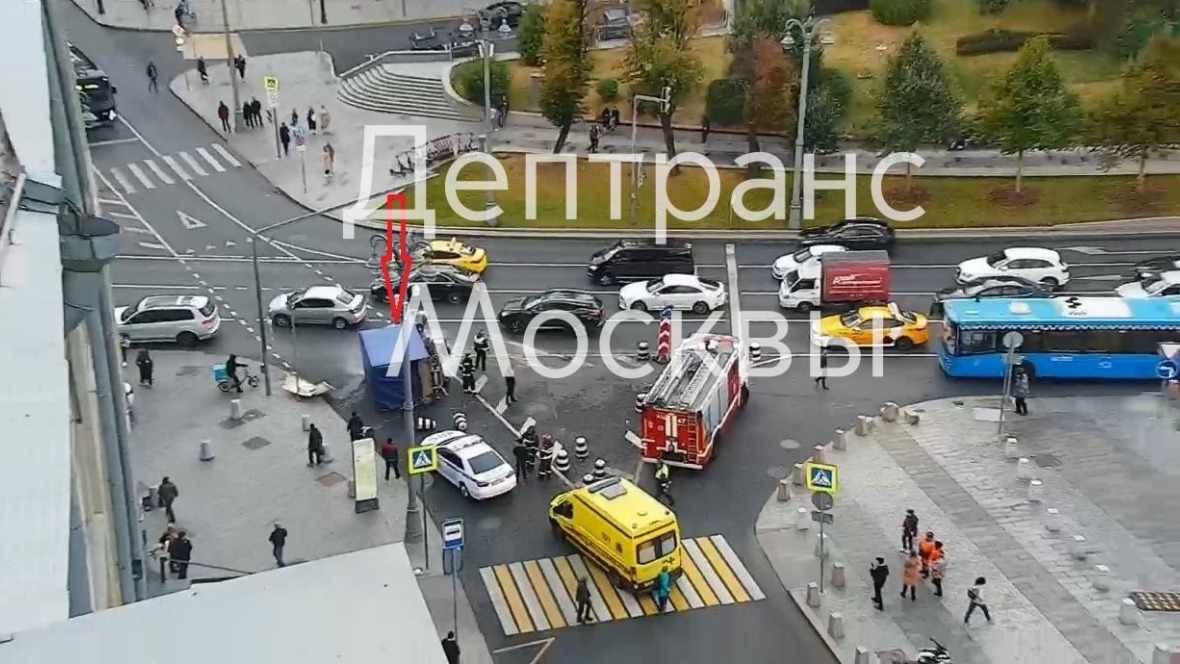 Грузовик перевернулся в центре столицы