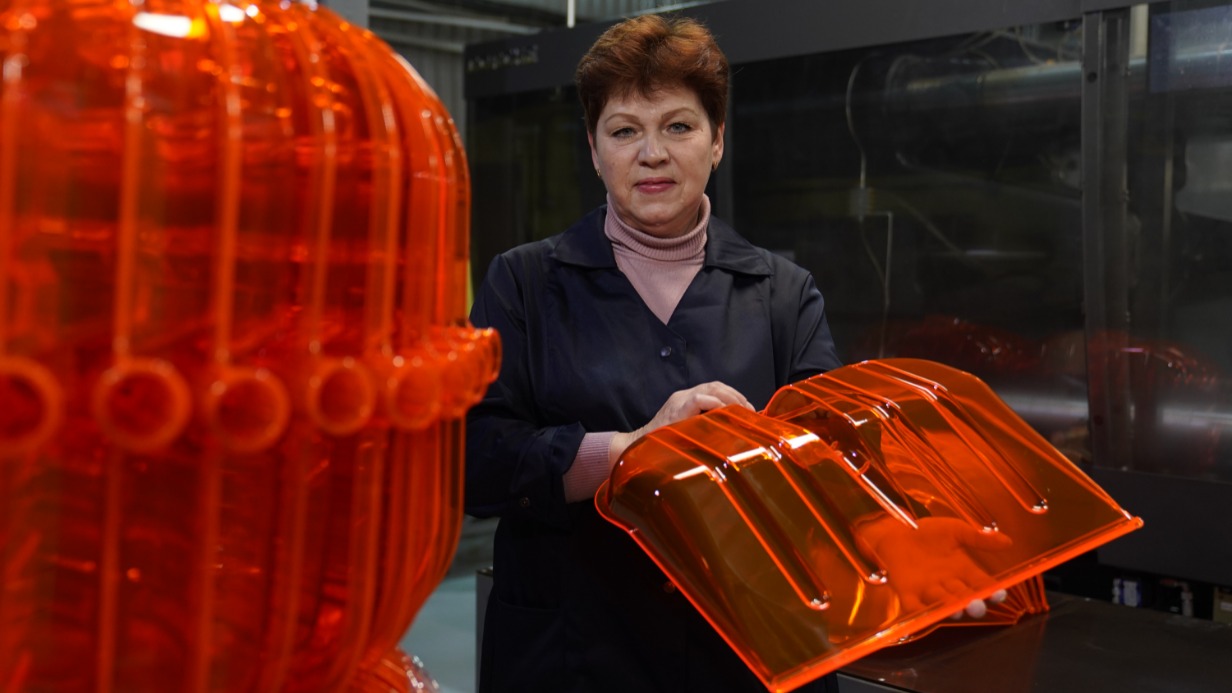 Снегоуборочный инвентарь московского завода полимерных материалов и изделий «Гамма-Пласт» знаком потребителям по всей стране