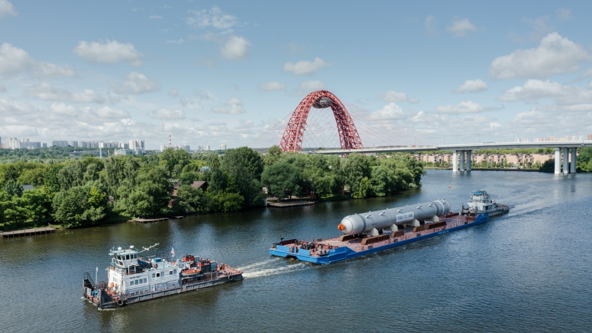 Перевозка оборудования для МНПЗ по Москве-реке в Капотню