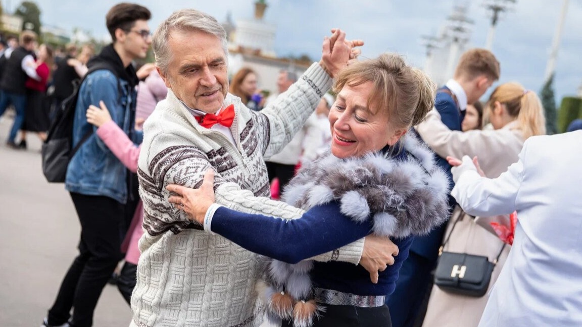 189 пар – участников «Московского долголетия» присоединились к акции «Вальс народов России»