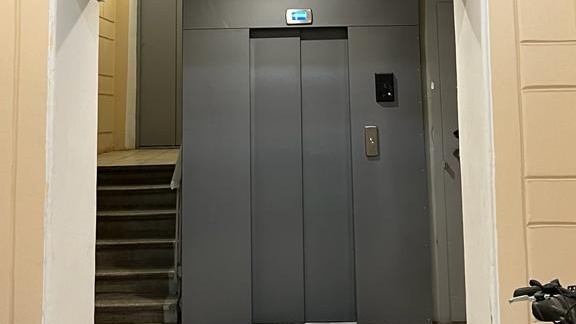 Лифтовое оборудование заменили в историческом доме на севере Москвы