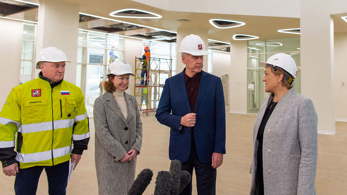 Собянин осмотрел строящуюся детско-взрослую поликлинику в Свиблове