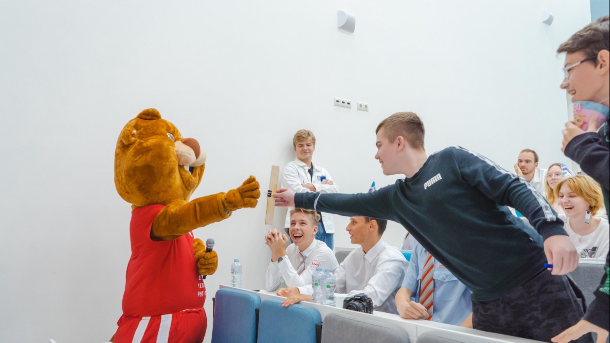 Идет конкурс во время праздника в честь года работы технопарка «Московский транспорт»