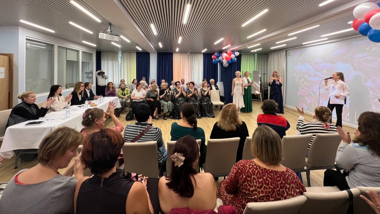 В центрах московского долголетия завершается окружной этап конкурса красоты «Серебряная королева»