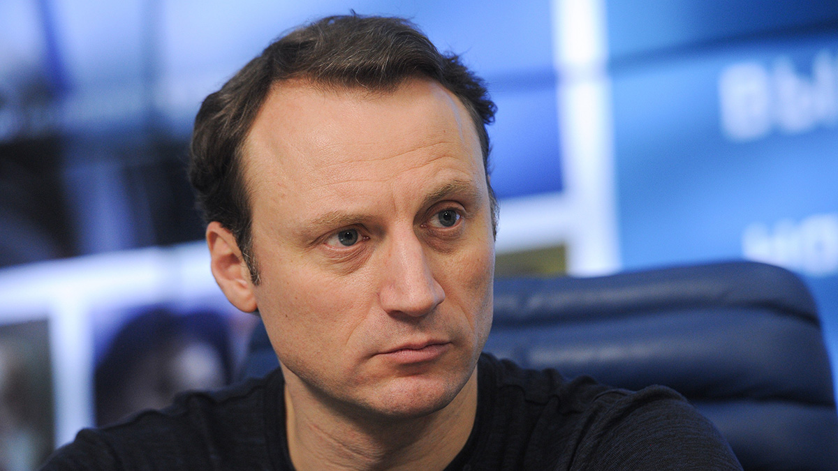 «Будет делать то, что скажут»: Белый прокомментировал решение Хабенского остаться в театре