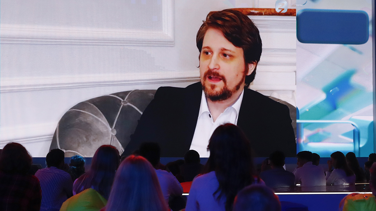 История Эдварда Сноудена: как экс-сотрудник спецслужб США стал гражданином России