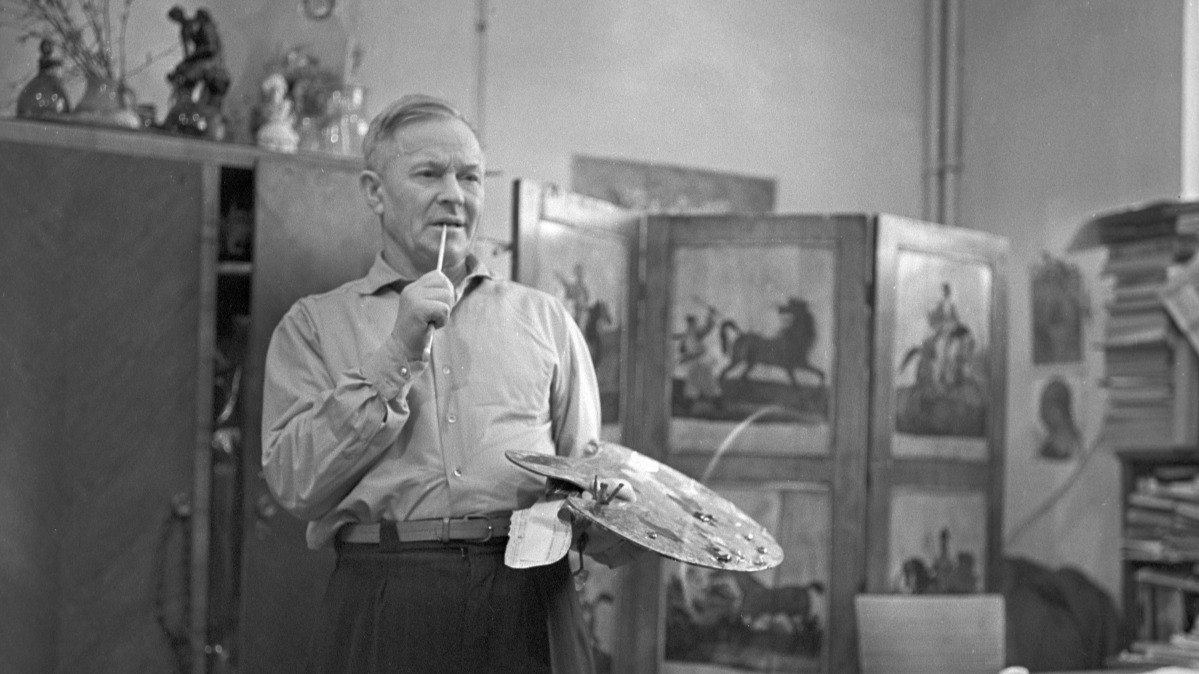 Народный художник СССР Аркадий Пластов в своей мастерской