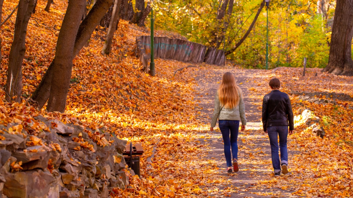 Овладела мыслями и ногами: почему фоновая ходьба стремительно набирает популярность 