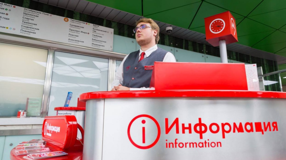 Сотрудники стоек «Живое общение» ответили на вопросы 440 тысяч пассажиров с начала года