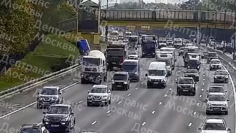 Появилось видео ДТП на внутренней стороне МКАД
