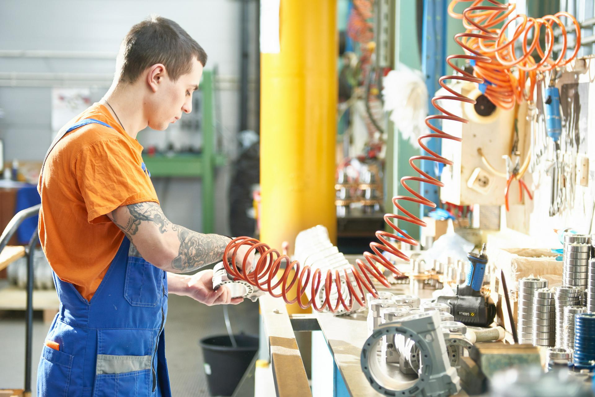 Владислав Овчинский: Предприятие из ОЭЗ Москвы поставит 100 двигателей отечественному производителю электрокаров