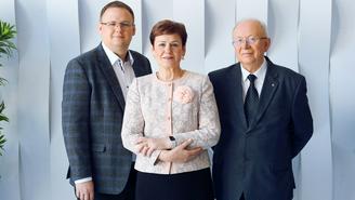 По дорогам звездным ведем мы первый путь