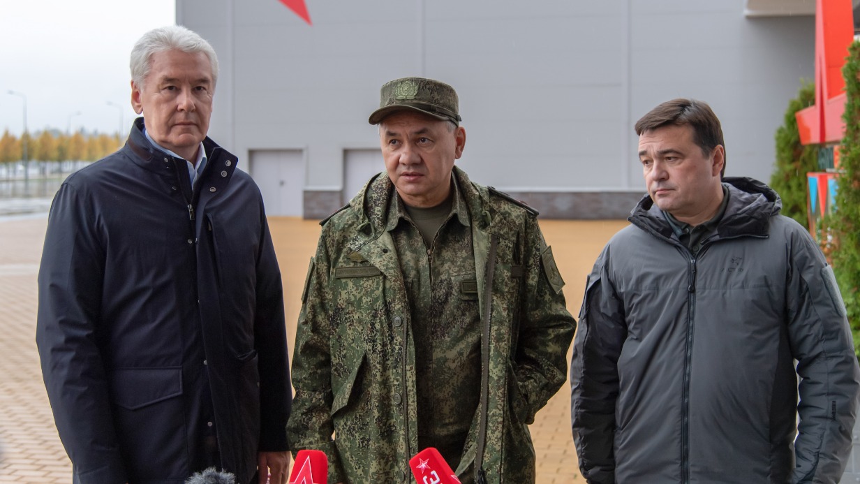 Собянин посетил временный пункт размещения мобилизованных с Шойгу и Воробьевым 