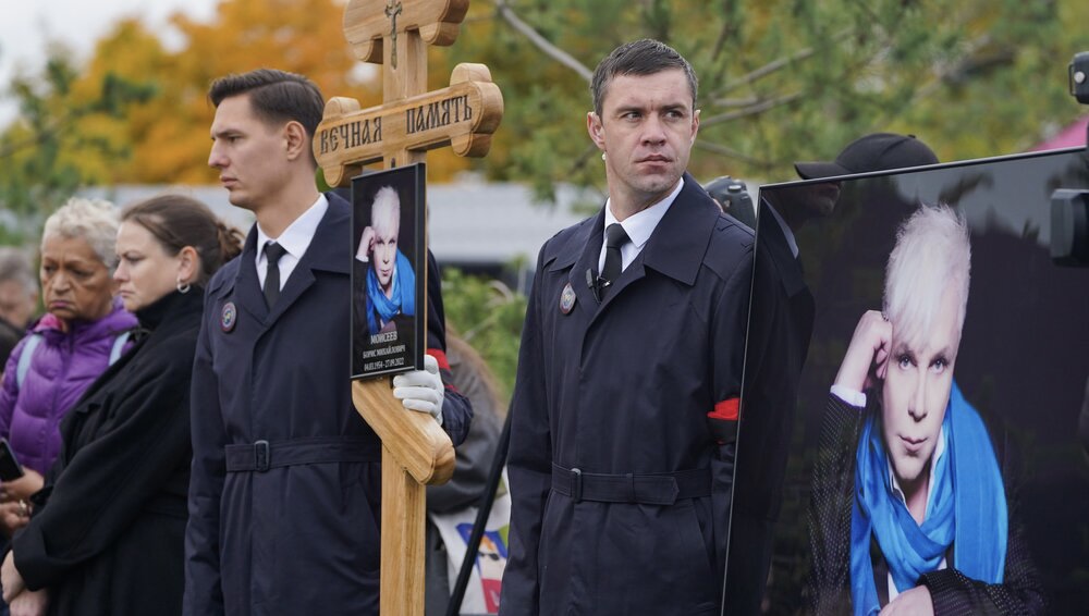 Церемония прощания с Моисеевым завершилась на Троекуровском кладбище