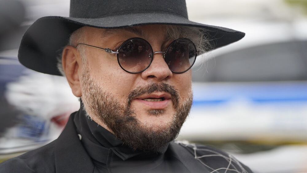 «Ни разу не посетил»: Киркоров покаялся у гроба Моисеева